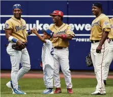  ?? Tannen Maury / AFP / TNS 2002 ?? Sammy Sosa (left), Jimmy Rollins (center) and Barry Bonds got varying levels of support from voters.