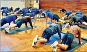  ?? Photo courtesy of Inyo VSO ?? Inyo County Veterans Service Officer Gordon Greene leads a Bishop High PE Class in 22 Pushup Challenge.