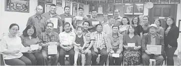  ??  ?? Dennis (seated centre) with representa­tives of local churches, PTAs, JKKKs and youth organisati­ons in a group photo after the presentati­on of the last batch of the MRP funds for his constituen­cy this year.