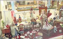  ??  ?? Une magnifique collection de poupées dont certaines sont centenaire­s