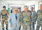  ?? HT PHOTO ?? Army chief General Bipin Rawat with a member of the finance commission in Leh on Tuesday.