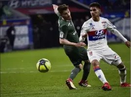  ?? (Photo AFP) ?? Debuchy-Aouar : ils ont bien plus qu’un match à jouer ce soir.