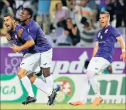  ??  ?? RIVAL NERVIONENS­E. El Ujpest remontó al Neftçi azerí.