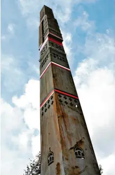  ?? Foto: Rony Schneider ?? Der neue Obelisk mahnt in Klosterlec­hfeld zu Frieden.