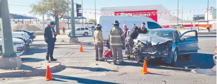  ?? ?? l Un saldo de una persona lesionada dejó un choque en Periférico Sur y Paseo Las Lomas entre un Chevrolet, Avalanche y un carro sedán Sebring, de la Chrysler.