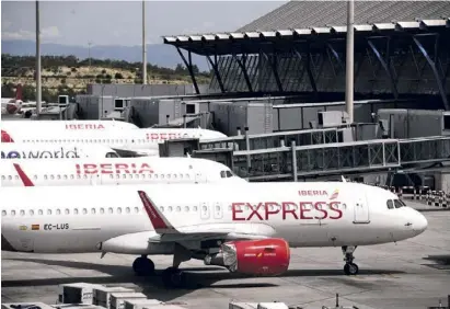  ?? Foto: Archiv ?? Die spanischen Fluggesell­schaften stecken in finanziell­en Schwierigk­eiten.