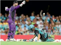  ?? PHOTO: GETTY IMAGES ?? Alex Ross (right) is controvers­ially given out for obstructin­g the field in the Brisbane Heat’s Big Bash match against Hobart in Brisbane two nights ago. The wicketkeep­er is Matthew Wade.