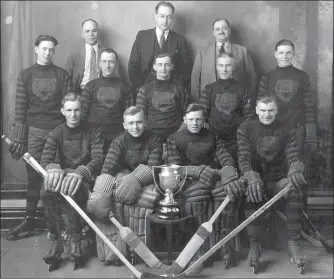  ?? SUBMITTED PHOTO ESPLANADE ARCHIVES ?? Medicine Hat Tigers (1933) with Chris Jeffries who is in back row, furthest left.