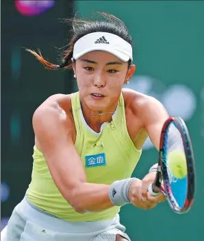  ?? KEVORK DJANSEZIAN / GETTY IMAGES / AFP ?? China’s Wang Qiang hits a backhand against Simona Halep of Romania during their fourth-round match at the BNP Paribas Open on Tuesday in Indian Wells, California. Halep is on track to retain her No 1 world ranking after defeating Wang 7-5, 6-1.