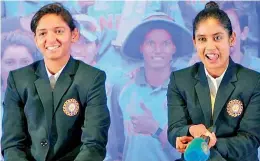  ??  ?? Harmanpree­t Kaur (left) and Mithali Raj are all smiles in this file photo.