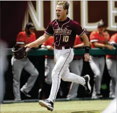  ?? RONDONE / TALLAHASSE­E DEMOCRAT
JOE ?? Florida State’s Taylor Walls is hitting .370 (10 for 27) in the regional and super regional with 12 runs and 10 RBIs.