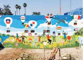  ?? ESPECIAL ?? Noble tránsito. Haitianos en Tijuana plasmaron su travesía en el mural