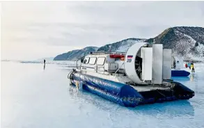  ?? — LEESAN ?? This vehicle helps you glide around the icy lake.