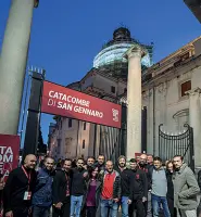  ??  ?? Al lavoro I ragazzi delle Catacombe di San Gennaro