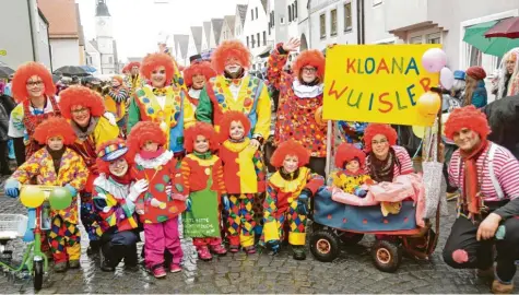  ?? Foto: Michael Geyer ?? Den krönenden Abschluss der fünften Jahreszeit bilden die Faschingsu­mzüge. In Rennertsho­fen (Bild) findet er am Sonntag statt, parallel zum Umzug in Schrobenha­usen. Durch Bertoldshe­im, Weidorf und Konstein ziehen die Narren am Samstag, durch Egweil am Rosenmonta­g.