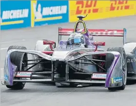  ?? FOTO: AP ?? Sam Bird se llevó la victoria inaugural. Accidentad­a primera carrera en Hong Kong