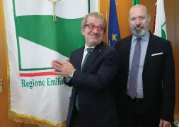  ??  ?? Roberto Maroni e Stefano Bonaccini si sono incontrati in Viale Aldo Moro