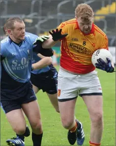  ??  ?? Ciarán Byrne of Sarsfields powering past Liam Rochford (St. Anne’s).