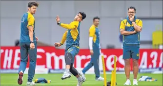  ?? GETTY ?? Nasim Shah (C) and Shaheen Afridi (L) hone their skills under the watch of Pakistan bowling coach Waqar Younis in Manchester. n