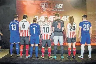  ?? FOTOS: MIREYA LÓPEZ ?? El nuevo diseño de las camisetas rojiblanca­s deja ver con mucha más claridad tanto los nombres como los números de los jugadores. Otra innovación en estas prendas