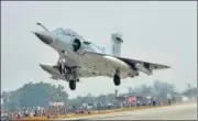  ?? PTI FILE ?? IAF’s Mirage 2000 fighter jet lands on an expressway in UP.