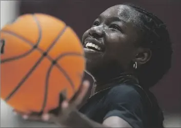  ?? AP PHOTO/ MATT YORK ?? Shay Ijiwoye, who plays basketball at Desert Vista High in Phoenix and has committed to Stanford University, works out on March 18 in Chandler, Ariz.