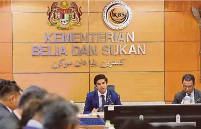  ?? [ FOTO AHMAD IRHAM MOHD NOOR / BH ] ?? Syed Saddiq mempengeru­sikan mesyuarat Jawatankua­sa Tertinggi SUKMA 2020 di Putrajaya semalam.