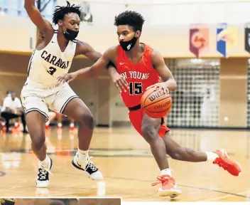  ?? KIRSTEN STICKNEY/SUN-TIMES ?? Public League stars Dalen Davis of Young (above) and Darrin Ames of Kenwood (left) lead their teams into tough games this week.