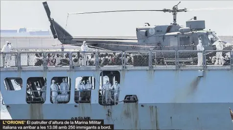  ??  ?? L’‘ORIONE’ El patruller d’altura de la Marina Militar italiana va arribar a les 13.08 amb 250 immigants a bord.