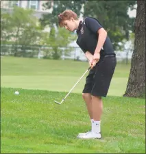  ?? STAFF PHOTO BY AJ MASON ?? North Point senior Matt Zabiegalsk­i chips a shot up on the green in Wednesday’s Charles County Superinten­dent’s Cup at White Plains Golf Course in Waldorf. Zabiegalsk­i finished tied with teammate Trent Tyer for the individual county title with a score...