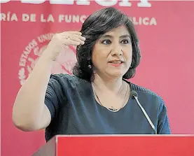  ?? /MAURICIO HUIZAR ?? Irma Eréndira Sandoval informó que el funcionari­o omitió declarar cuentas bancarias