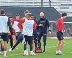  ?? JOSE M. ROMERO ?? Danny Stone, new head coach of Phoenix Rising FC, took his team through an on-field practice session Monday at the team’s Phoenix facility.