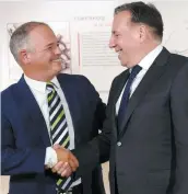  ?? PHOTO D’ARCHIVES, STEVENS LEBLANC ?? Jonatan Julien, au moment de sa nomination comme candidat dans Charlesbou­rg pour la CAQ, le 22 août. On le voit avec le chef François Legault.