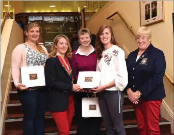  ??  ?? Niamh O’SHea (second from left) of the Killarney Park Hotel presenting first prize in the Killarney Park Ladies competitio­n to winner Fiona Leahy with Kelly Brotherton best gross, Sheila Donnellan who accepted 3rd and 4th prize for Jennifer and Sarah O’Brien and Sheila Crowley Lady Captain at Killarney Golf and Fishing Club.Photo by Michelle Cooper Galvin.