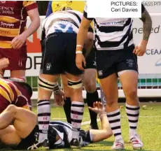  ?? PICTURES: Ceri Davies ?? In front: Sedgley score late on