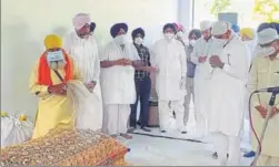  ?? HT PHOTO ?? Punjab finance minister Manpreet Singh Badal, former CM Parkash Singh Badal, SAD president Sukhbir Singh Badal and others during the bhog ceremony of Manpreet’s father Gurdas Singh Badal at their native village in Muktsar on Tuesday.