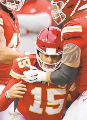  ?? AP ?? After suffering a concussion last week against the Browns, a hobbled Patrick Mahomes gets cleared to play in Sunday’s AFC championsh­ip game against the Bills.