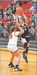  ?? The Clayton Tribune - Luke Morey ?? Pepperell’s Morgan Willingham looks to pass over the defense of Rabun County’s Chloe Erlewine.