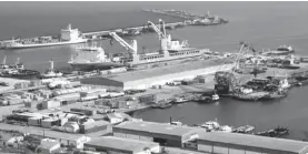  ??  ?? L’arrêt au niveau du port d’Arzew, abritant l’énorme complexe de production de GNL de l’Algérie, «resserre le marché mondial»
