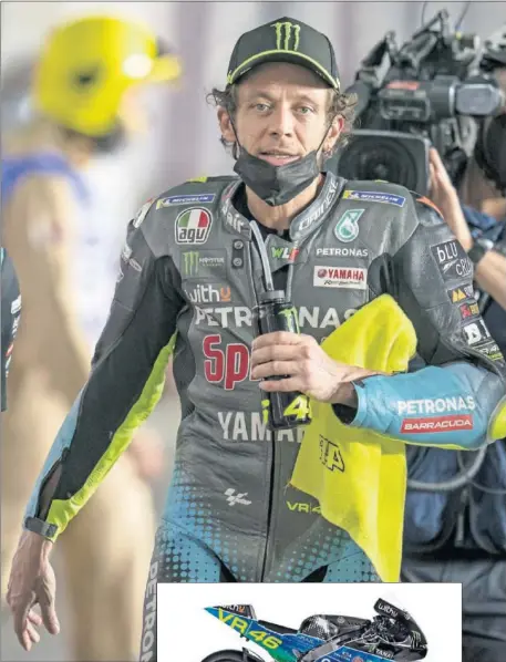  ??  ?? Arriba, Valentino Rossi durante esta temporada con los colores del Petronas; a la derecha, la decoración que lucirá el equipo del italiano.