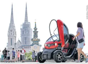  ??  ?? Za četverocik­l dvosjed Renault Twizy potpora je 20.000 kn pa se može kupiti za 56.900 kn