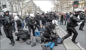  ??  ?? Le 29 janvier à Paris, lors d’une manifestat­ion contre la réforme des retraites.