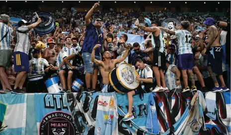  ?? ?? Argentina fans singing inside the stadium during the match against Mexico. — afp