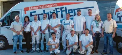  ??  ?? Das erfahrene Team von Schäffler ist ein Garant für den Erfolg des Maler und Lackiererm­eisterbetr­iebs in Hurlach. Mit ihrem große Leistungss­pek trum ist die Firma national und internatio­nal tätig. Foto: Peter Draxlbauer