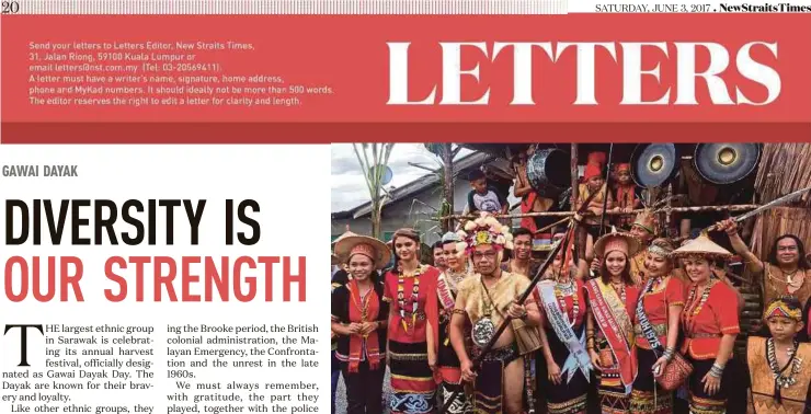  ?? BERNAMA PIC ?? Villagers donning Bidayuh traditiona­l costumes preparing to take part in a parade in conjunctio­n with Gawai Dayak Day at Kampung Taee in Serian yesterday.