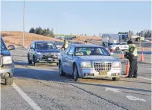  ?? DARRELL COLE/SALTWIRE NETWORK ?? Provincial officials question motorists as they enter Nova Scotia at the inbound weigh scale in Fort Lawrence in this file photo.