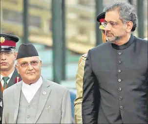  ?? REUTERS ?? ▪ Nepal’s Prime Minister KP Oli welcomes Pakistan's Prime Minister Shahid Khaqan Abbasi in Kathmandu.