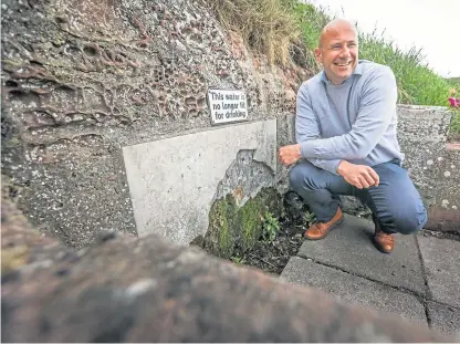  ?? Picture: Mhairi Edwards. ?? Councillor Derek Wann next to the ancient well in Victoria Park.