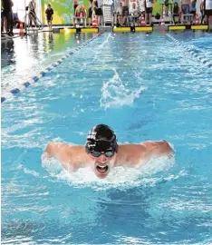  ?? Foto: Clemens Moll ?? Bei den schwäbisch­en Meistersch­aften in Leipheim trumpfte Simon Stengl auf – er holte sechs Titel, auch den über 200 Meter Schmetterl­ing.