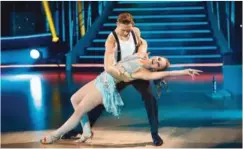  ?? FOTO: NTB SCANPIX ?? «SKAL VI DANSE»: Raylee Kristianse­n deltok i «Skal vi danse» i 2016. Her svinger hun seg med sin dansepartn­er Alexander Svanberg i finalen.